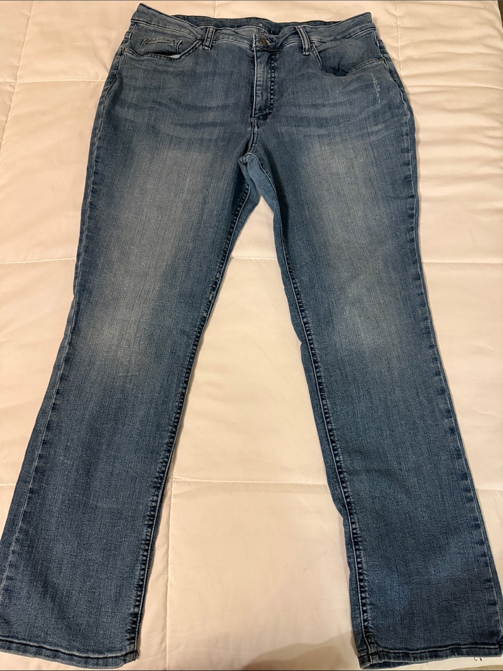 Women's Mid-Rise Boot Cut Jeans in Washed Blue